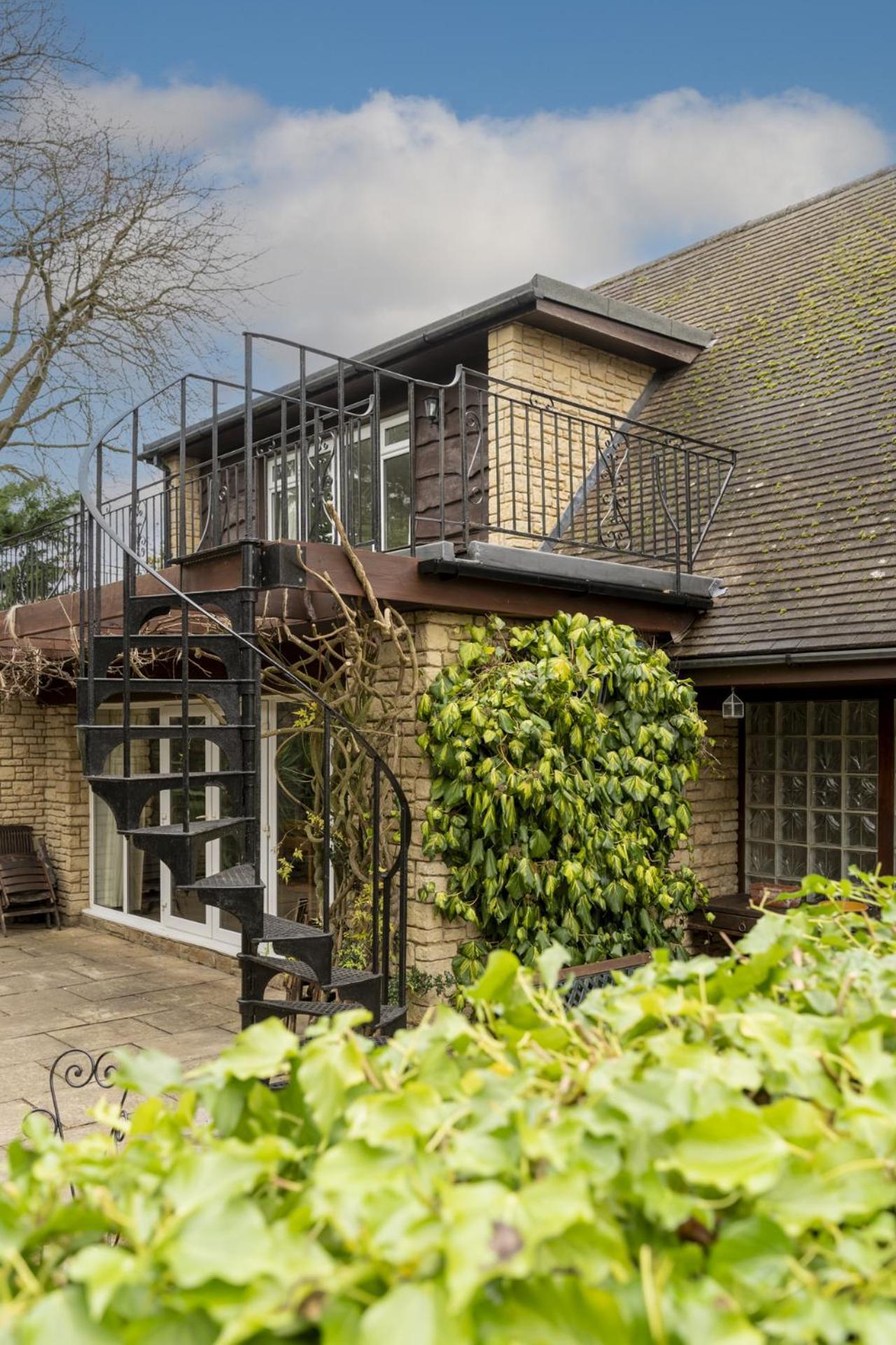 Sandford Meadow Guest House Kennington  외부 사진